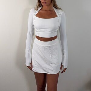 HALARA Elegant White Crop Top